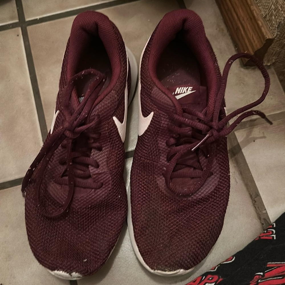 Nike running shoes size 7.5 in women’s already broken in good running shoes